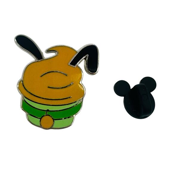 Disney Enamel Pin Trading Cupcake Pluto - Picture 1 of 6